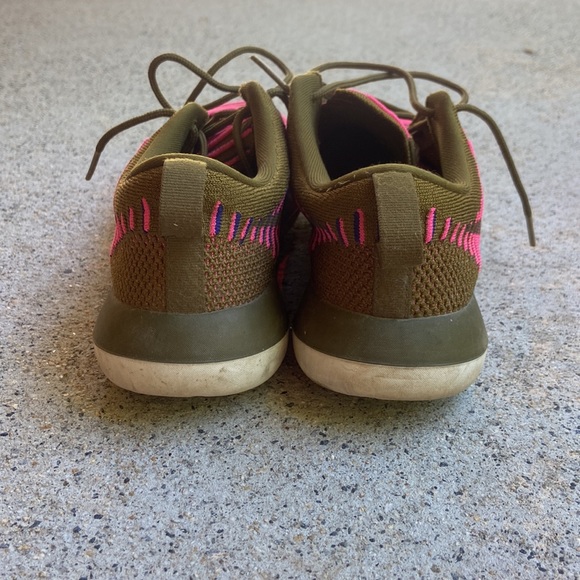 Nike| lightly worn | army green, navy, and pink - Picture 6 of 6